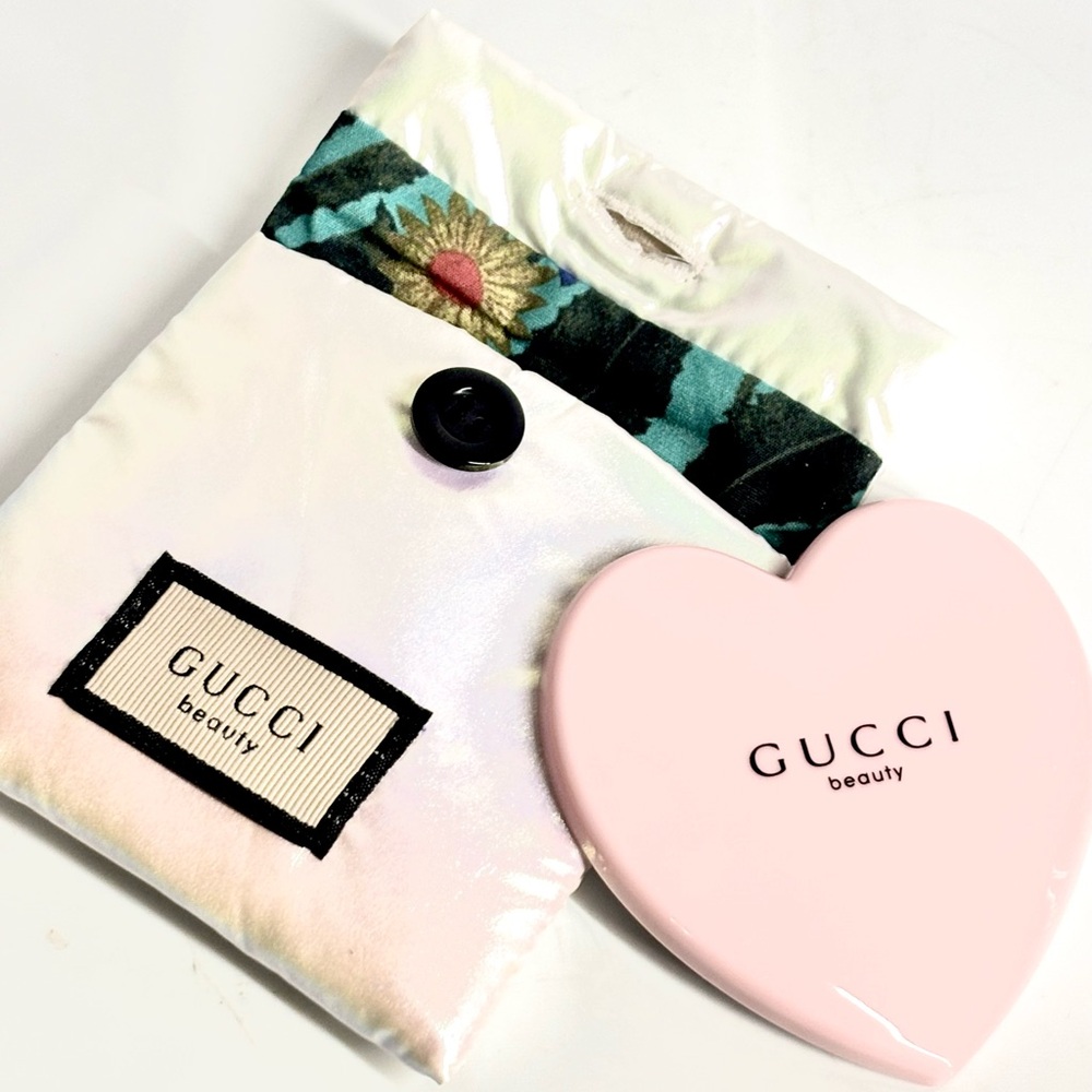 NWT Gucci Beauty Heart Mirror w/iridescent pouch - Picture 7 of 8